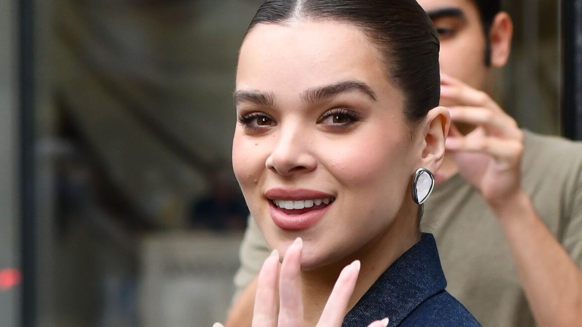 Hailee Steinfeld's ‘Almond Latte Mani’ Adds a Shot of Espresso to Fall Nail Trends