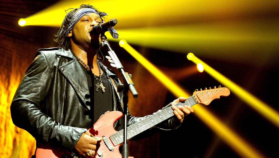 How Many Kids Did D’Angelo Have? Meet His Children With Angie Stone, More – Hollywood Life