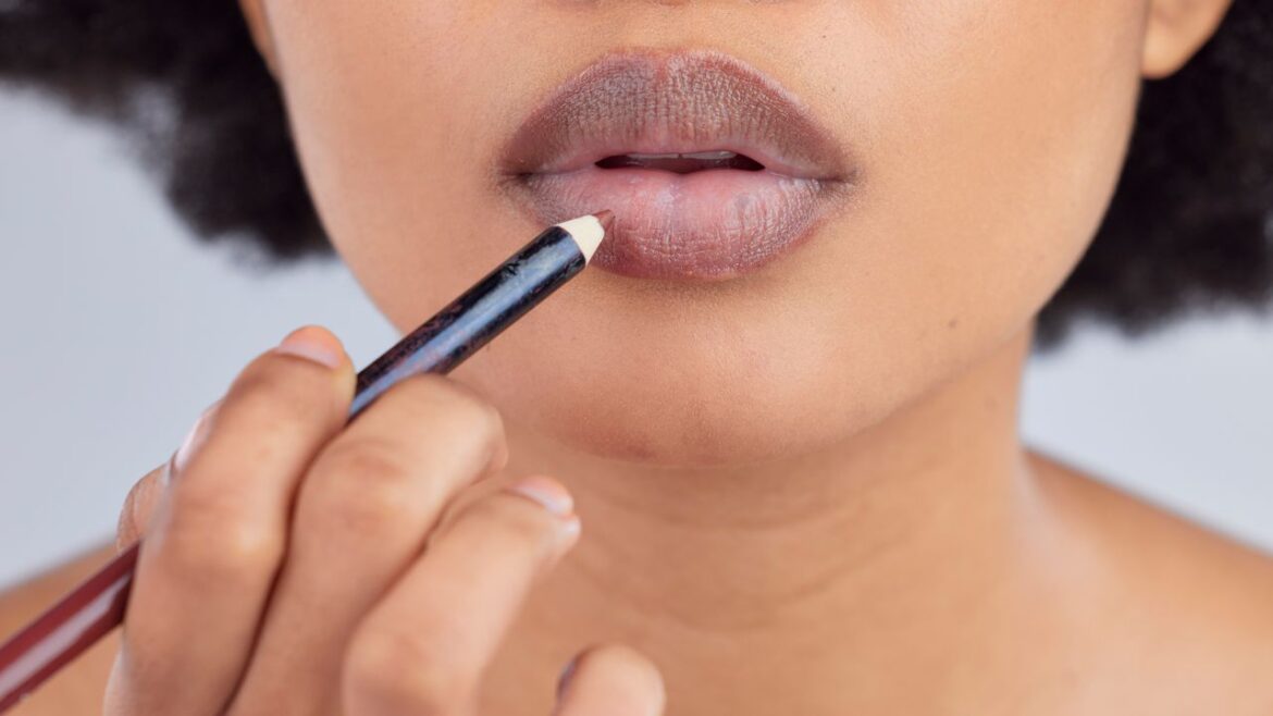 How to Apply Lip Liner Correctly, According to Pro Makeup Artists