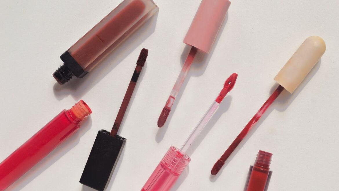 How to Apply Liquid Lipstick Correctly, According to Pro Makeup Artists