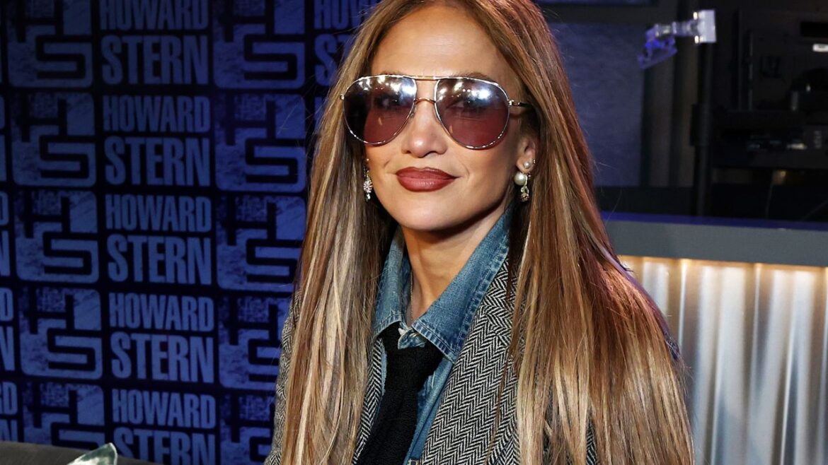 Jennifer Lopez Proves ’70s Cuffed Jeans and Brown Boots Is the Best Fall Combo