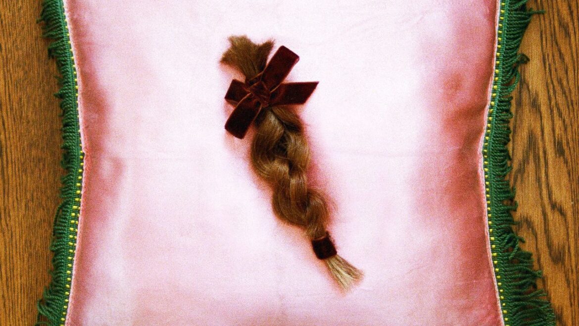 Jennifer Walton: Daughters Album Review