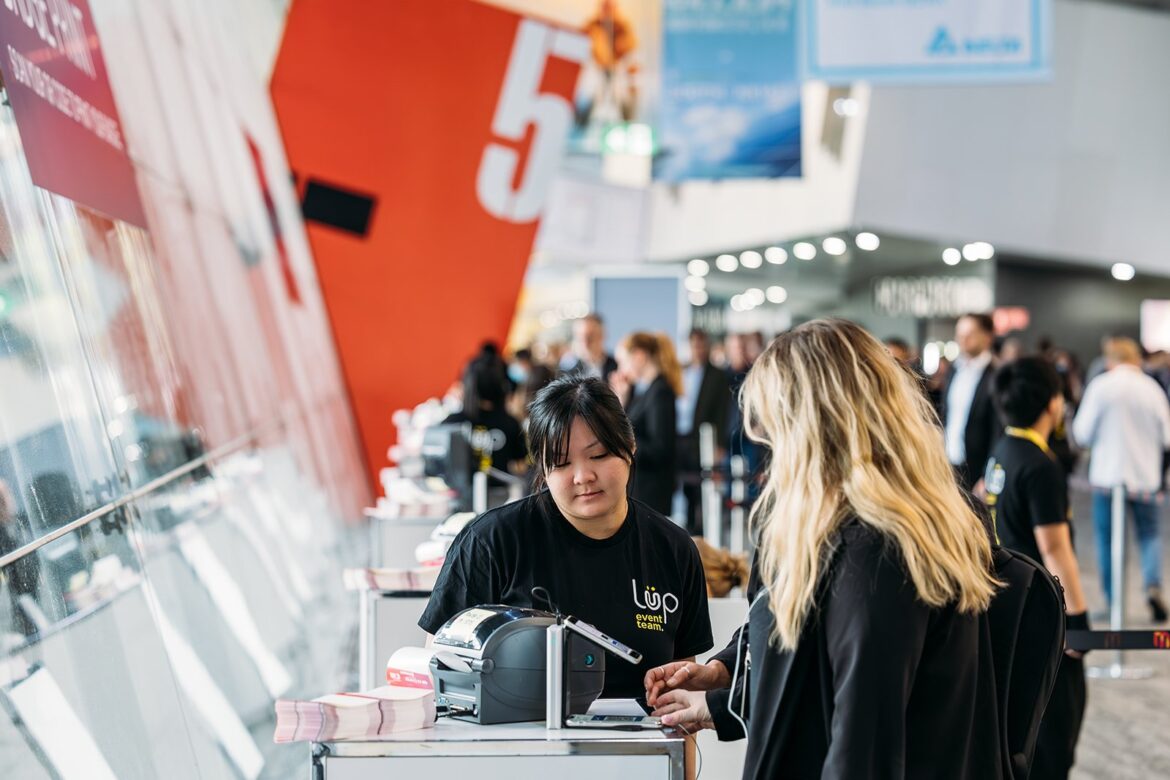 600px (w) x 500px (h)