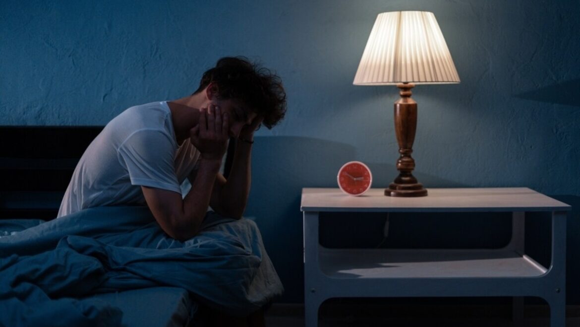 Neurosurgeon with 33 years of experience explains why you can’t sleep even when tired, shares 4 tips to rest better