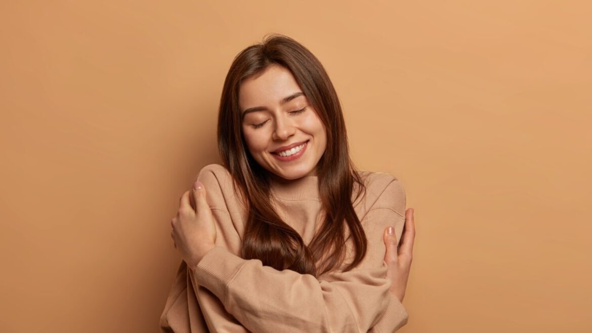 Psychologist shares 5 unique ways to de-stress anywhere, anytime: 4-7-8 breathing trick, squeeze hug and more