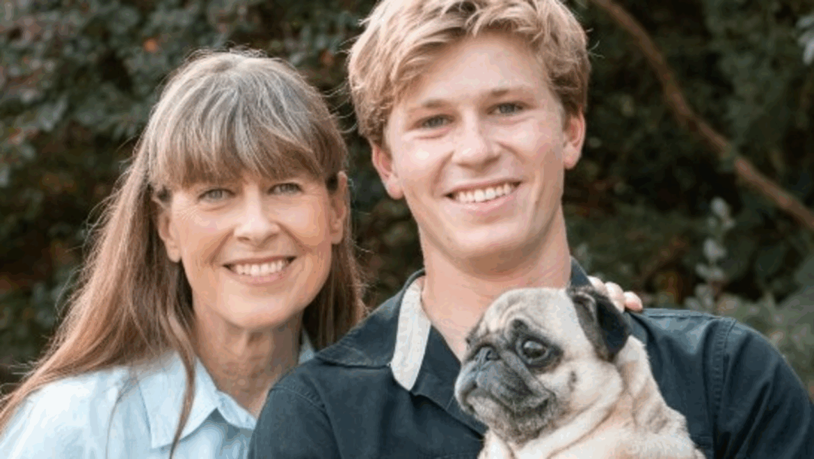 Robert Irwin moves DWTS audience as he dedicates emotional dance to mom Terri | Video