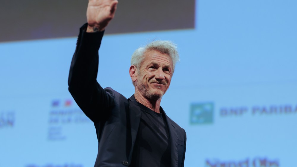 Sean Penn Honors Jack Nicholson at Lyon's Lumière Festival