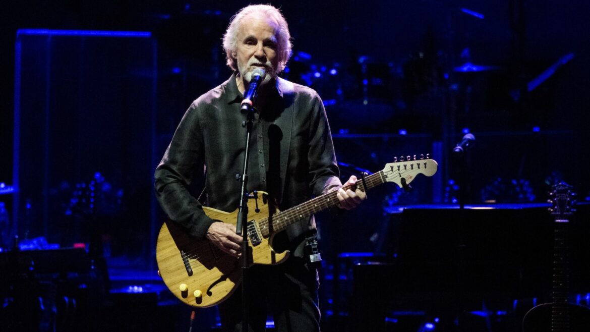 See Jackson Browne, Dwight Yoakam Cover Warren Zevon at Tribute Show