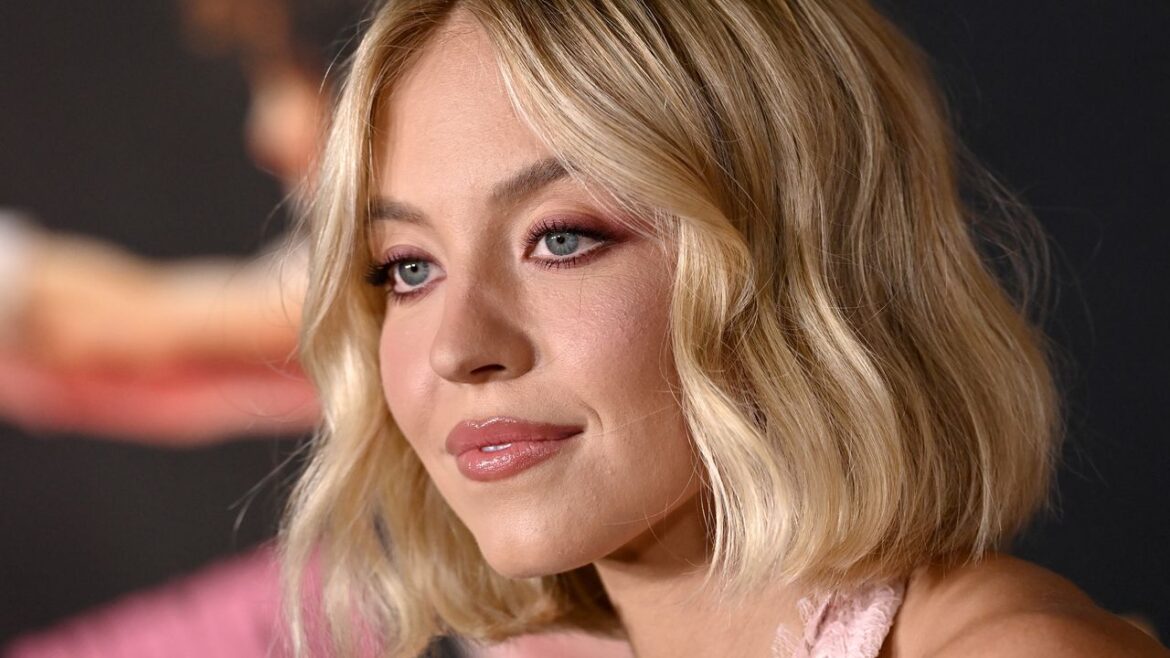 Sydney Sweeney's ‘Bleached Suede’ Hair is the Perfect Blonde for a Fall Bob