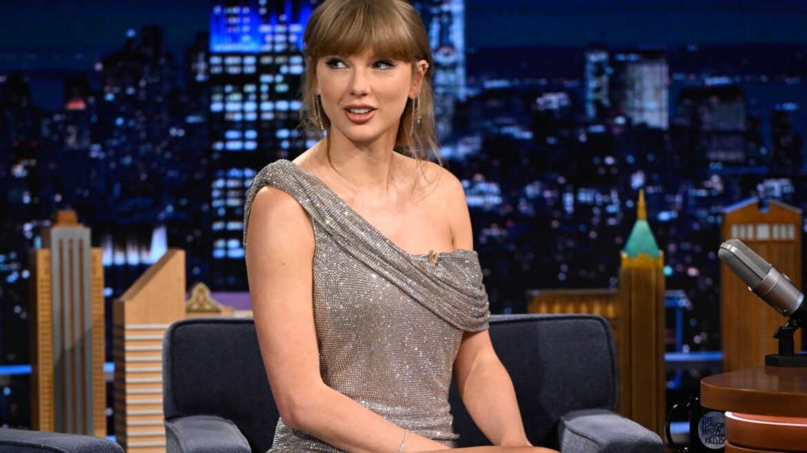 Taylor Swift Fans Donate Over $2 Million to Aquarium Over Otter Shirt