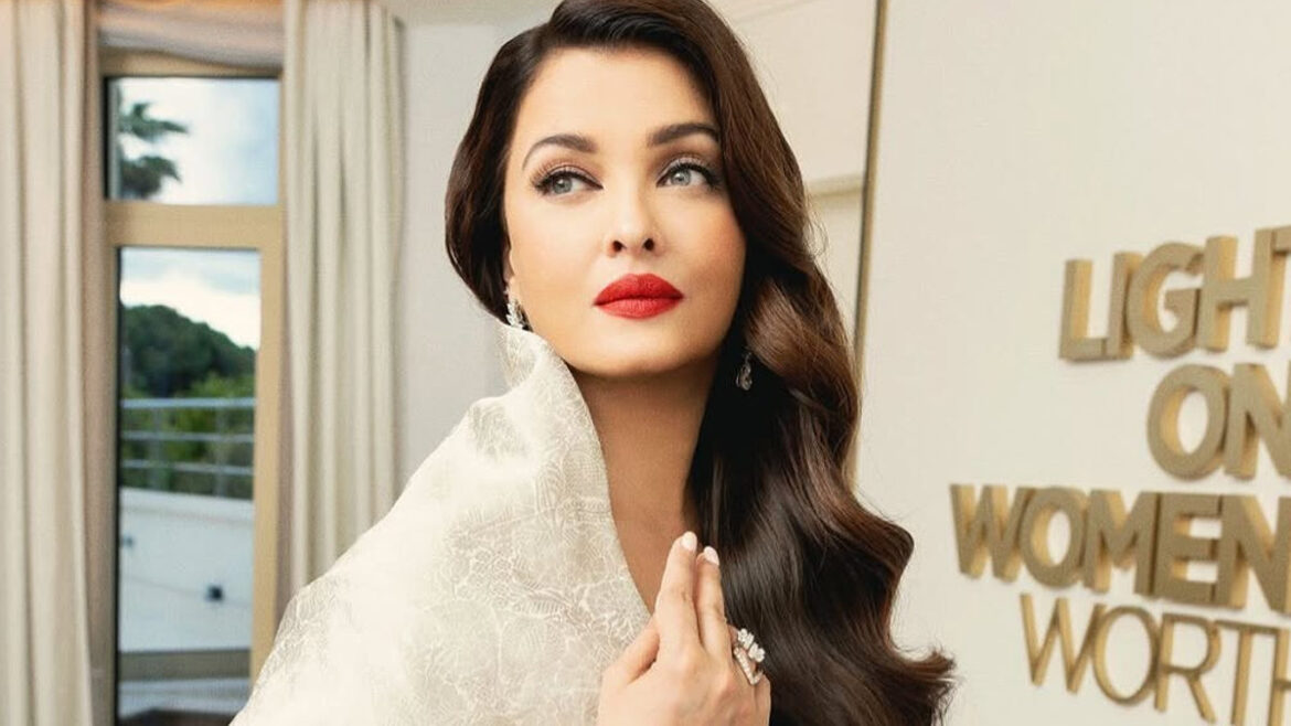 What Happened Between Aishwarya Rai Bachchan And Cara Delevingne At Paris Fashion Week Will Leave You Smiling | Glamsham.com