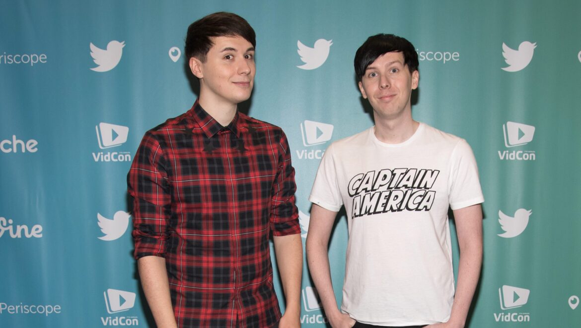 Who Are Dan Howell & Phil Lester? About the YouTubers’ Relationship – Hollywood Life