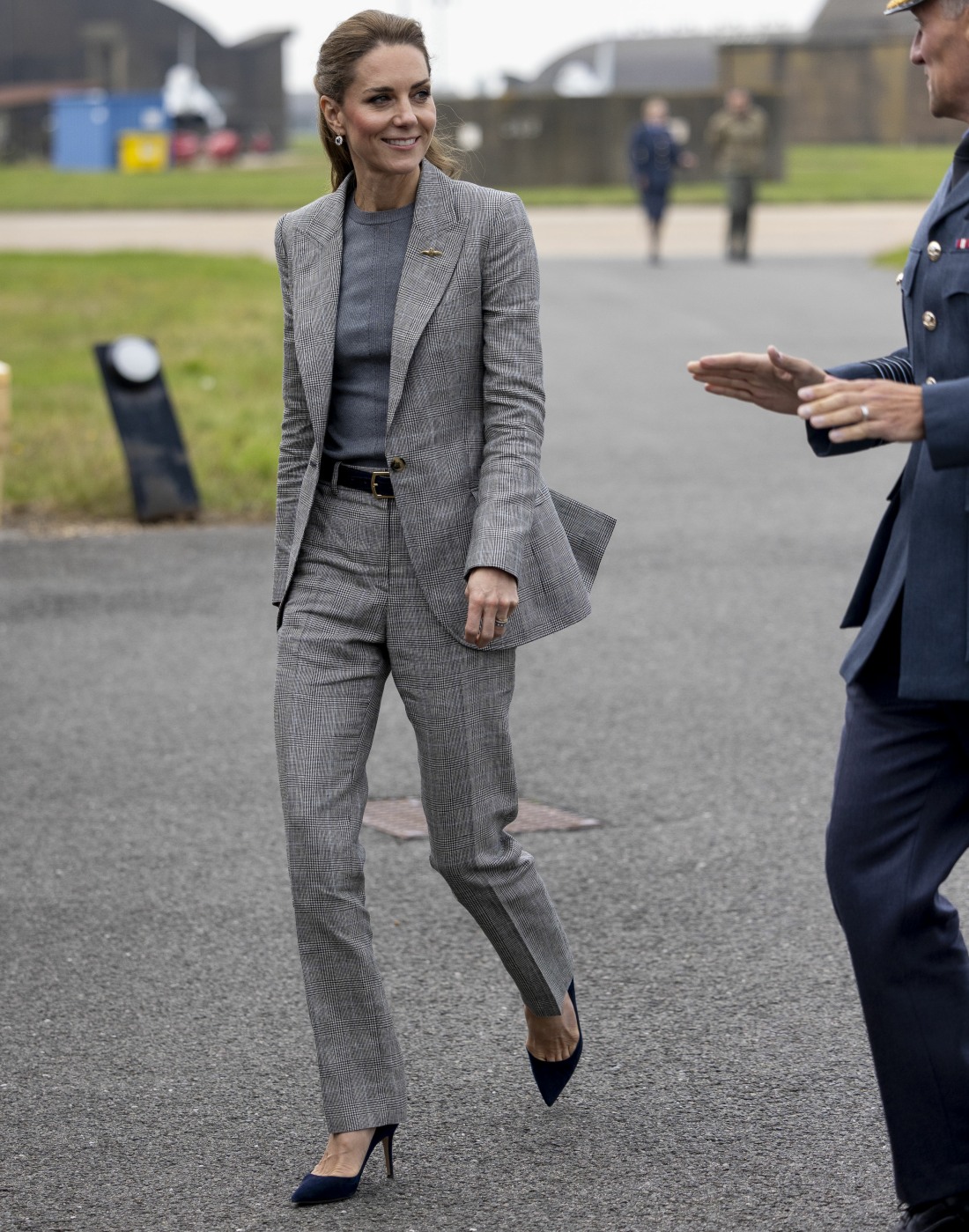 bitchy | Did Princess Kate wear a grey suit on purpose, as a reference to Prince Harry?