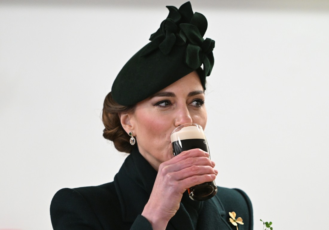 bitchy | Prince William & Kate take George & Charlotte to the pub for pub-quizzes