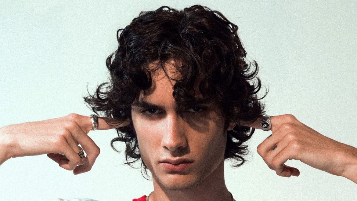 sombr: I Barely Know Her Album Review